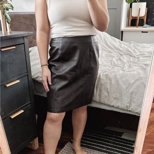 Vintage Croft and Barrow 100% lambskin Pencil Skirt. Size 4 run small